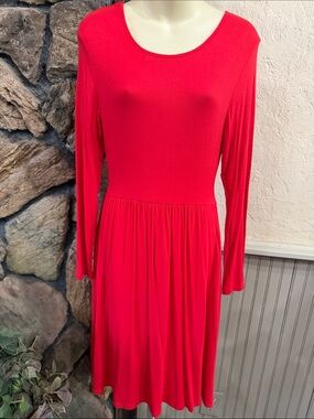 Women’s Long-Sleeve Scoop Neck Dress in Bright Red